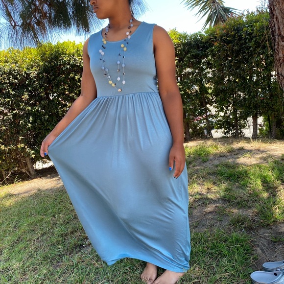 Plus-size Sleeveless Maxi - Picture 2 of 2